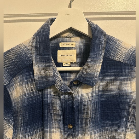 SALE 3/$15 Blue and white plaid amazingly soft boyfriend fit flannel shirt - Picture 4 of 4